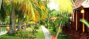 Kondai Lip Hotel Alappuzha Buitenkant foto